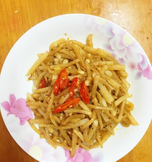 美食家必学的炒白萝卜丝做法（口感鲜嫩）