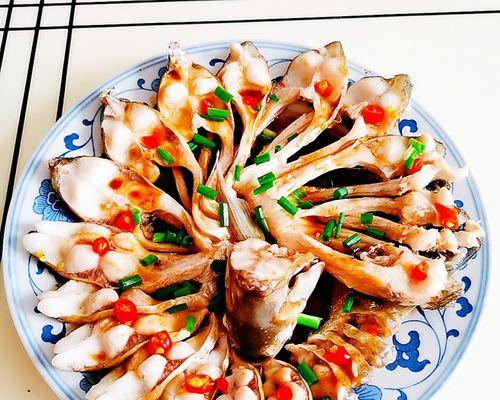蒸鳊鱼怎么做才鲜嫩？详细步骤和技巧是什么？