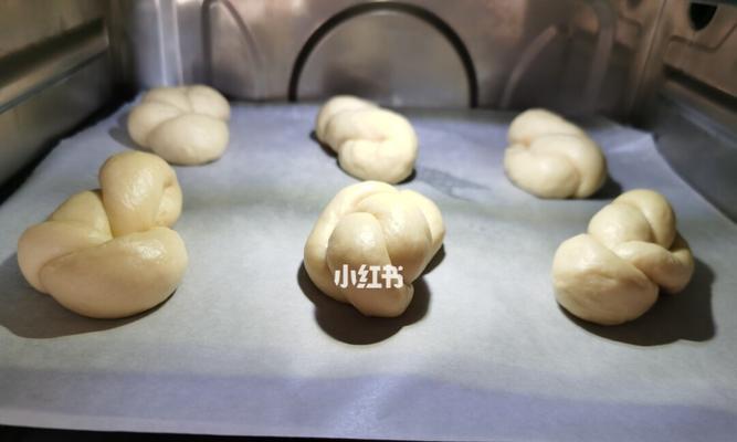 蒸面包一辫单扣面包手法怎么做？步骤和技巧有哪些？