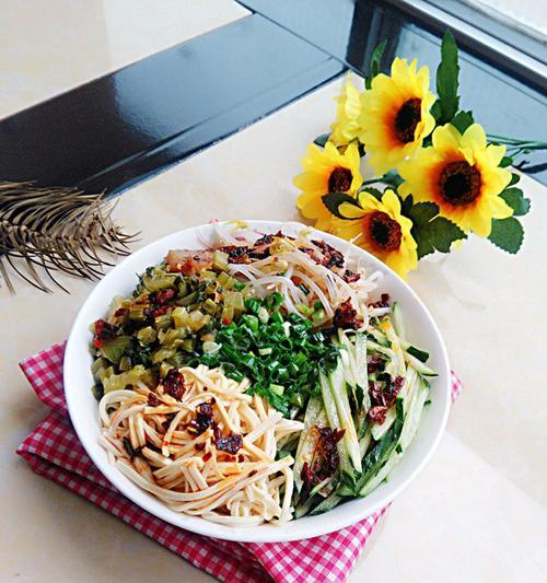 重庆凉面，一碗清爽夏日必备的美食（以秘制酱料为灵魂）