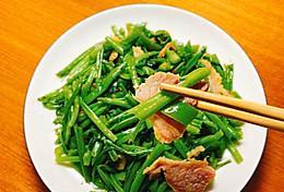 白菜杆炒肉怎么做？步骤和技巧有哪些？