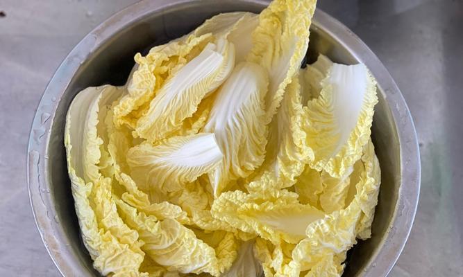 白菜杆炒肉怎么做？步骤和技巧有哪些？