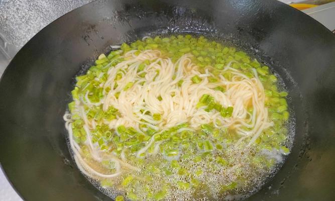 滋补炝锅面，让身体倍健康（中医推崇）