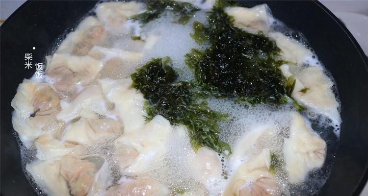 亲手制作美味可口馄饨（一步一步教你自己做馄饨）