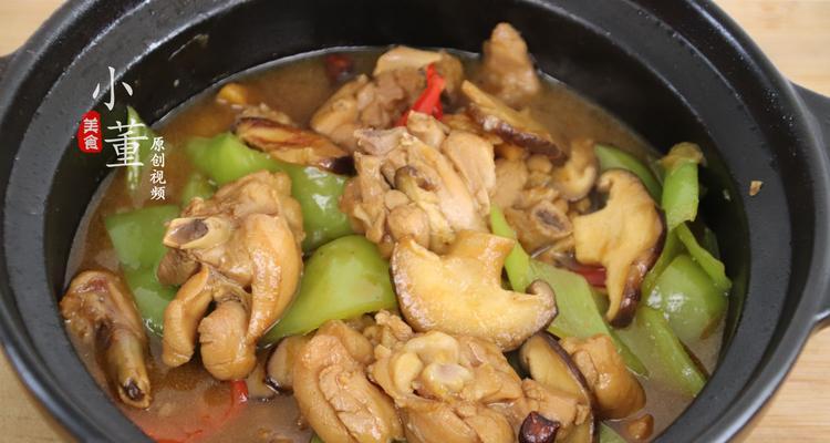 清炖老母鸡的做法是什么？如何保持鸡肉鲜嫩汤味浓郁？