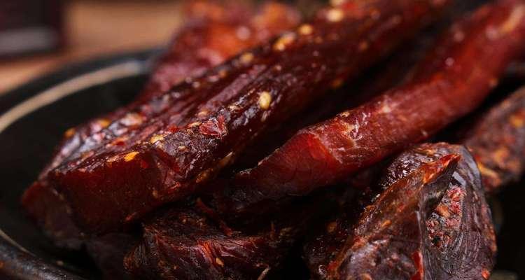 手撕牛肉怎么做才好吃？详细步骤和技巧是什么？