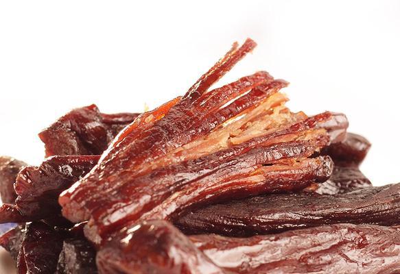 手撕牛肉怎么做才好吃？详细步骤和技巧是什么？