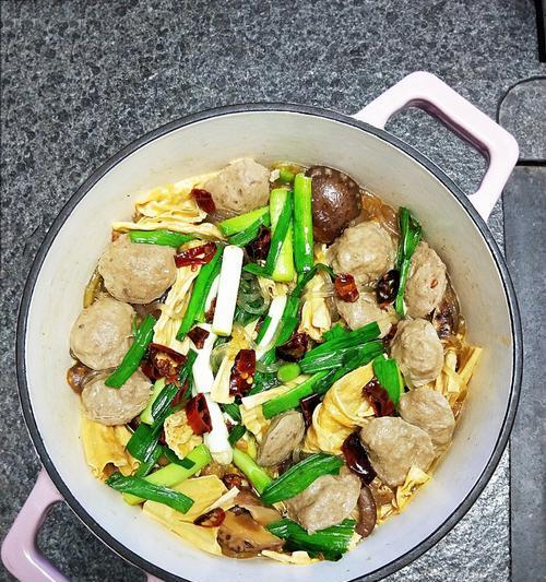 自制香茹贡丸（如何用新鲜材料制作健康可口的贡丸）