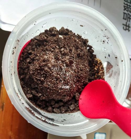 如何制作奥利奥盆栽冰淇淋（做个美味又好看的甜品）