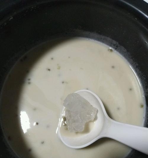 冰糖棒冰，制作简单好味（用冰糖打造甜蜜滋味）