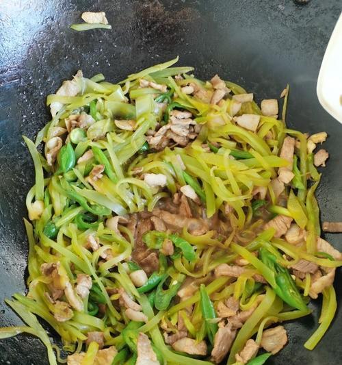 莴笋丝炒肉的做法是什么？如何炒出鲜嫩可口的莴笋丝炒肉？