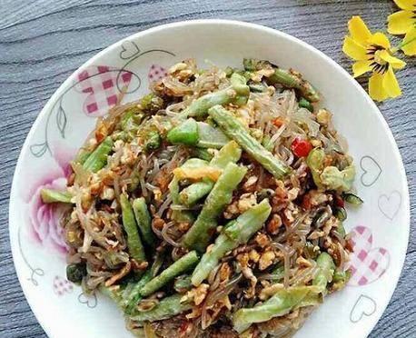 青南瓜炒粉丝，秋日美食一道（南瓜色香味俱佳）