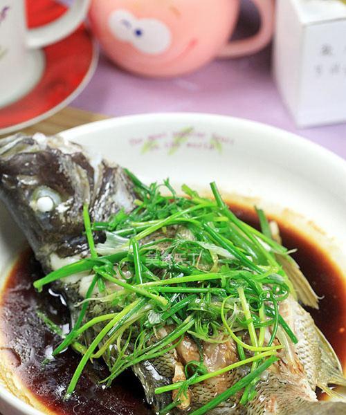 清蒸目鱼段的做法（清蒸口感鲜美）