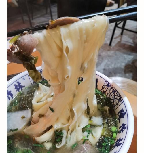 手抻面怎么做？详细步骤和技巧是什么？
