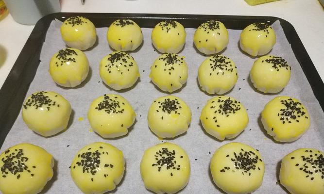 芝麻蛋黄酥的做法是什么？如何在家轻松制作？