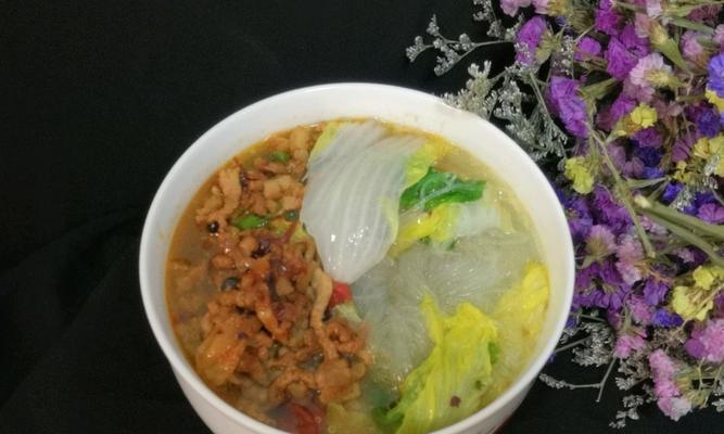 白菜粉丝汤的做法（营养丰富、口感清爽）