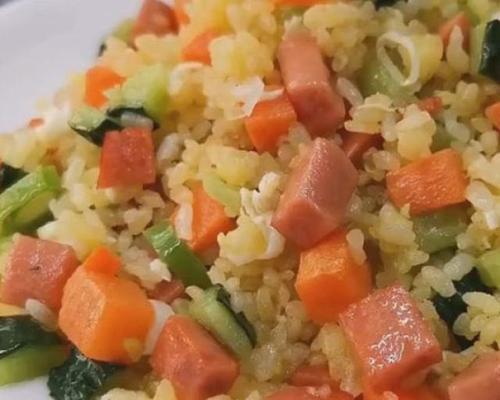 爱心蛋炒饭，做出温馨的味道（教你如何制作爱心蛋炒饭）