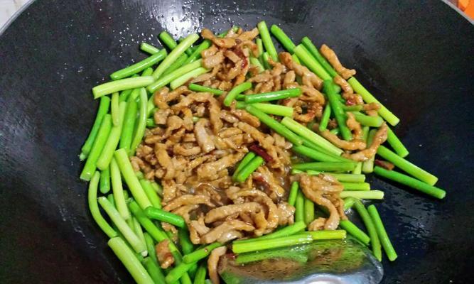 蒜薹炒肉怎么做才好吃？详细步骤和技巧是什么？