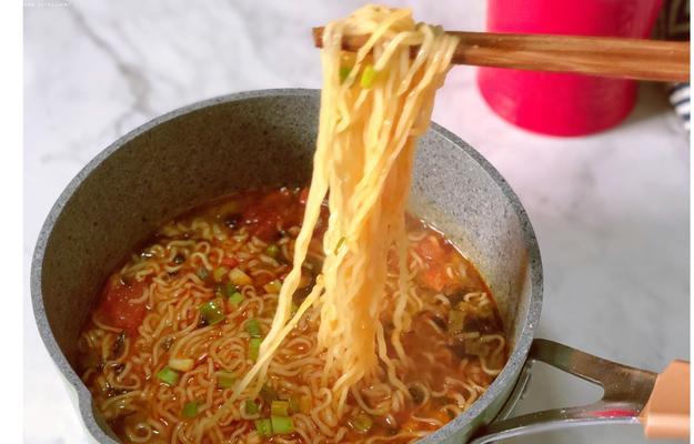 最新吃法方便面的做法是什么？如何在家快速制作？