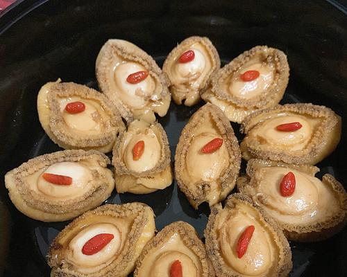 以鲍鱼戏珠，体验顶级美味（探寻鲍鱼的制作方法）