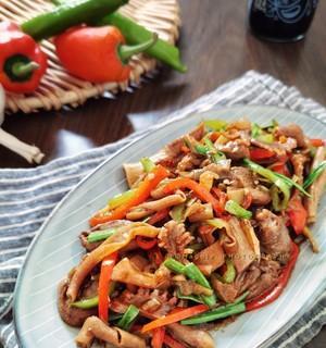 青红椒爆鸭肠的做法是什么？如何做出美味的青红椒爆鸭肠？