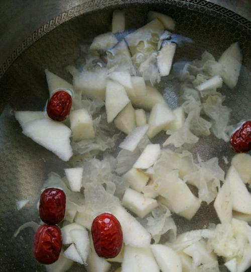 冰糖银耳羹怎么做？有哪些步骤和技巧？