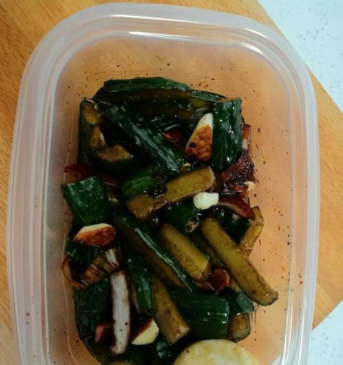 自制咸菜的制作方法（享受美食乐趣）