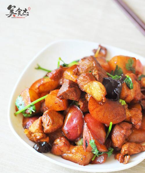 白萝卜红烧肉怎么做？有哪些步骤和技巧？