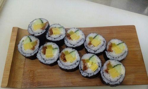 寿司料理的做法是什么？如何在家轻松制作美味寿司？