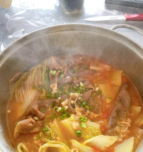 酸汤肥牛的绝妙做法（口感鲜美的正宗川菜）