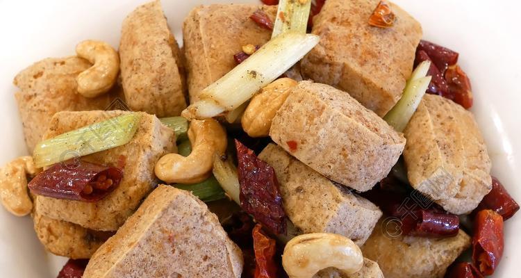 如何炸出酥脆香浓的臭豆腐（用这个做法）