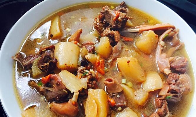 山药桂圆老鸭汤的做法（美味滋补）