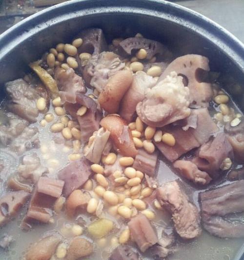 山药红枣猪蹄汤，温暖你的心灵（营养丰富的滋补汤品）