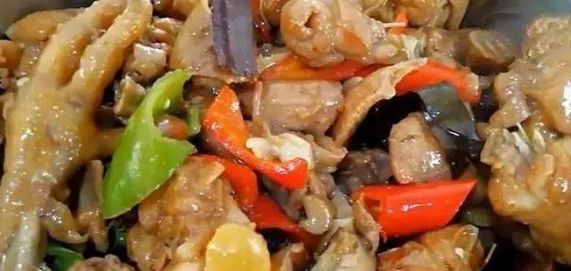 美味健康的香菇炖鸡块（一道营养丰富的家常菜谱）
