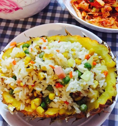 掌握制作技巧，让你的菠萝炒饭美味无比（掌握制作技巧）