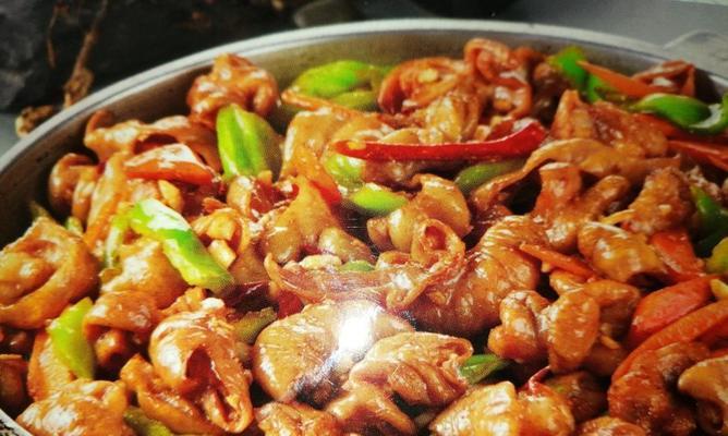 铁板肥肠怎么做？在家也能做出地道口味吗？