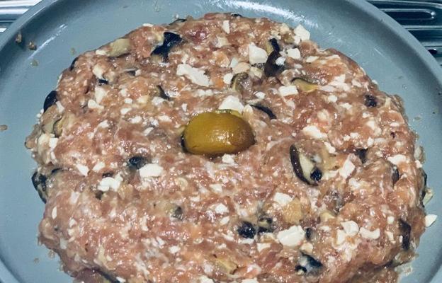 咸蛋姜汁蒸肉饼——味蕾的一次挑战（用咸蛋、姜汁做肉饼）
