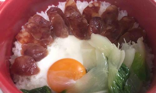 香肠煲仔饭怎么做？步骤和技巧有哪些？