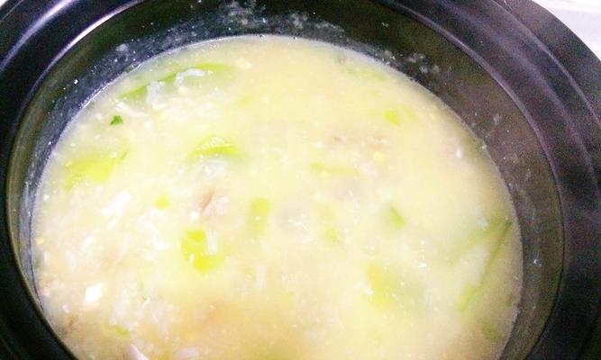 五彩蔬菜粥，一碗健康滋味（一份味觉与色彩的双重享受）