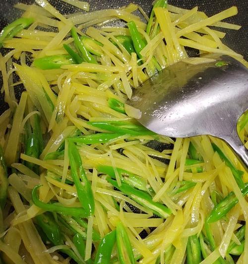 青椒土豆丝怎么做？步骤详解和常见问题解答？