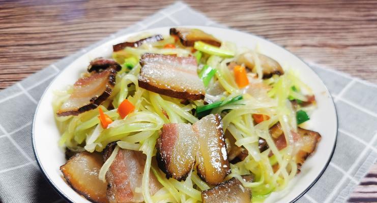 莴笋炒腊肉，美味的家常菜（传统的做法）