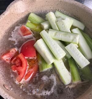 西红柿土豆骨汤怎么做？有哪些营养功效？