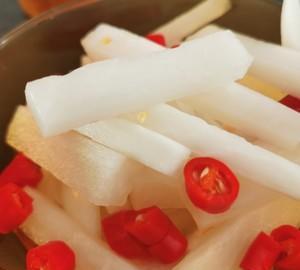 酸甜可口，糖醋白萝卜条的制作方法（健康营养）