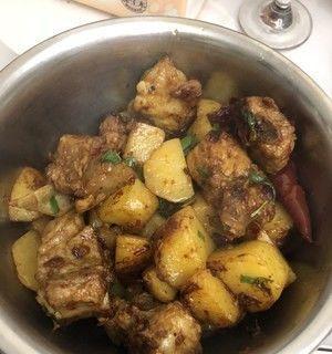 美味烧排骨炖土豆（家常菜肴）