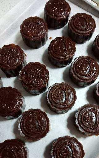 做月饼不加添加剂的方法（健康与美味共存）