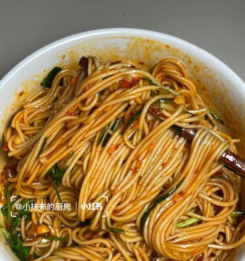 香菇蚝油拌面的做法（家常美食）