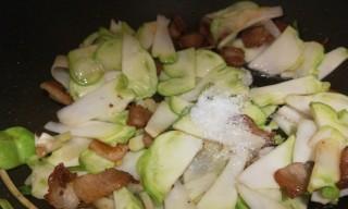 肉片炒儿菜怎么做？步骤和技巧有哪些？