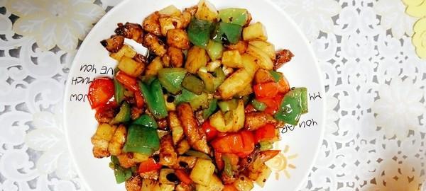 家常美食，蒜薹爆鸡丁的做法（传统美味）