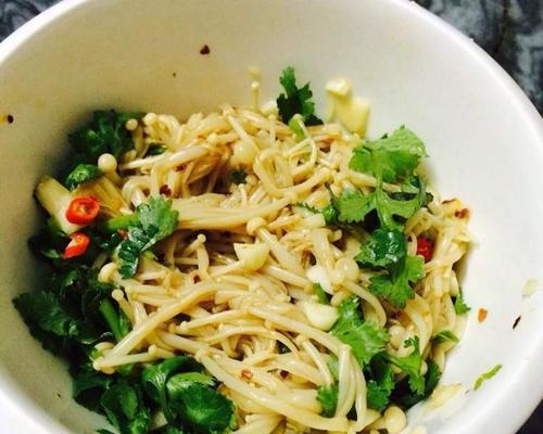 双椒金针菇怎么做？简单易学的家常做法是什么？