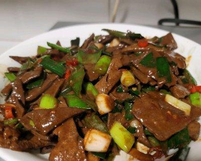 蒜汁猪肝的做法（一道美味健康的家常菜）